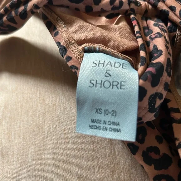 NWOT shade and shore neck plunge leopard women’s one piece swimsuit - Picture 5 of 5